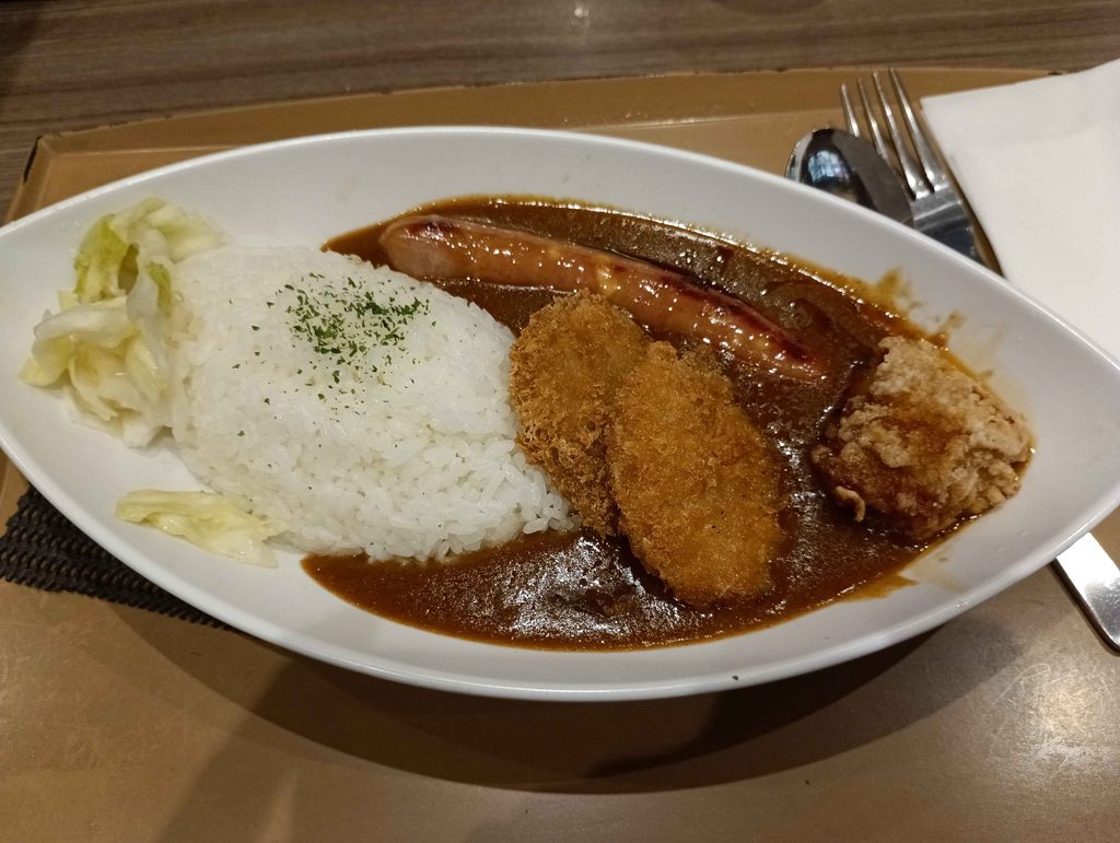 GRILLERSのカレーライス スパジャポ盛り（1,380円）